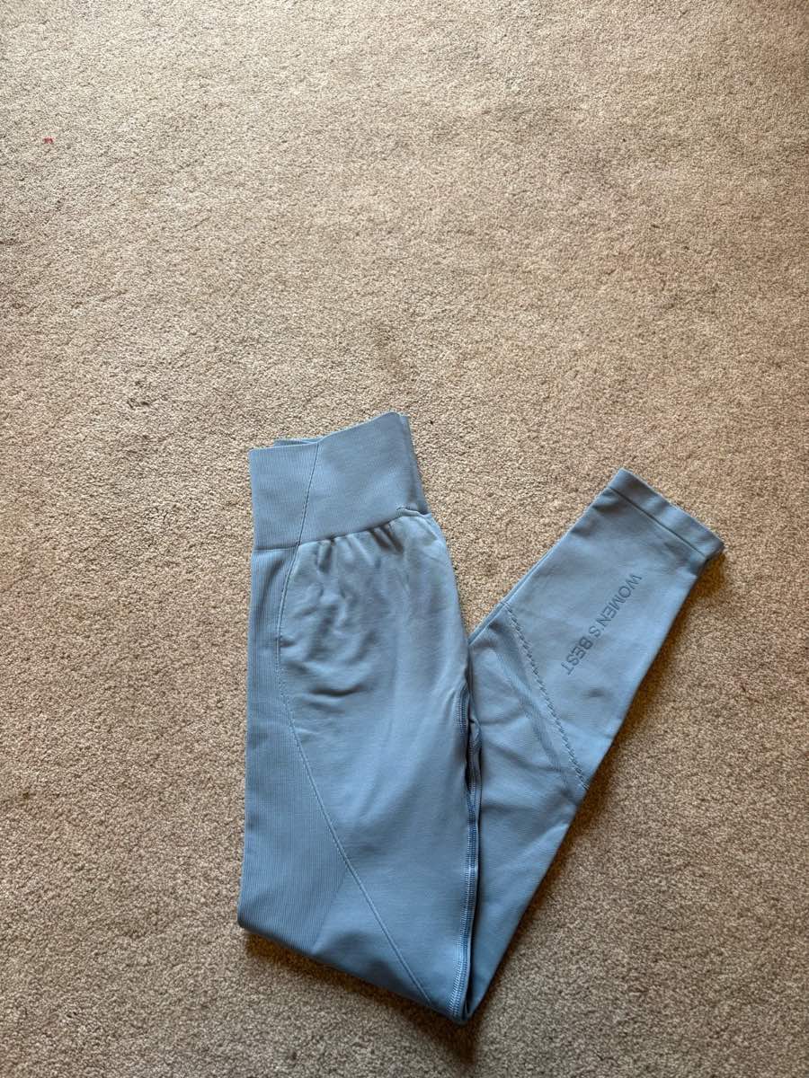 Women’s Best gym leggings, medium