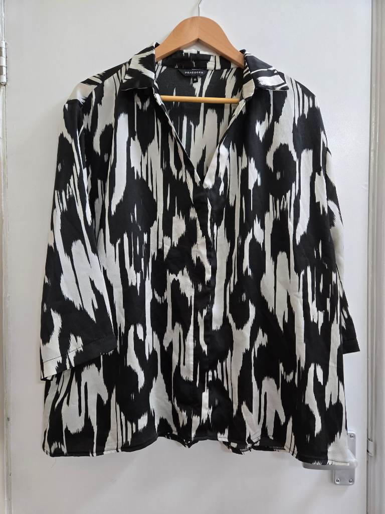 Peacocks - Size 16 - whimsigoth - brushstroke print - Button up monochrome shirt