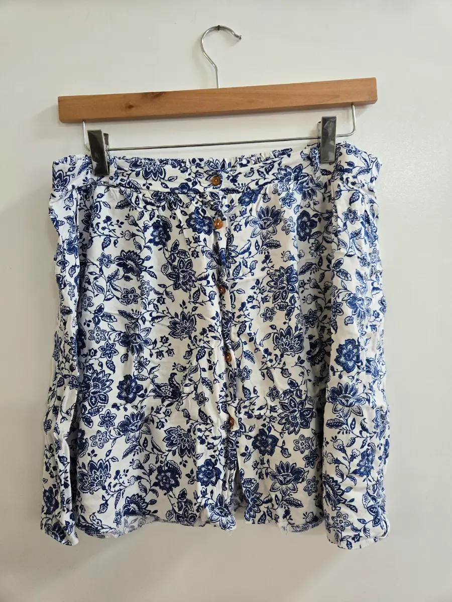 Atmosphere Size 12 Blue & White Floral Button up front Mediterranean Viscose mini skirt