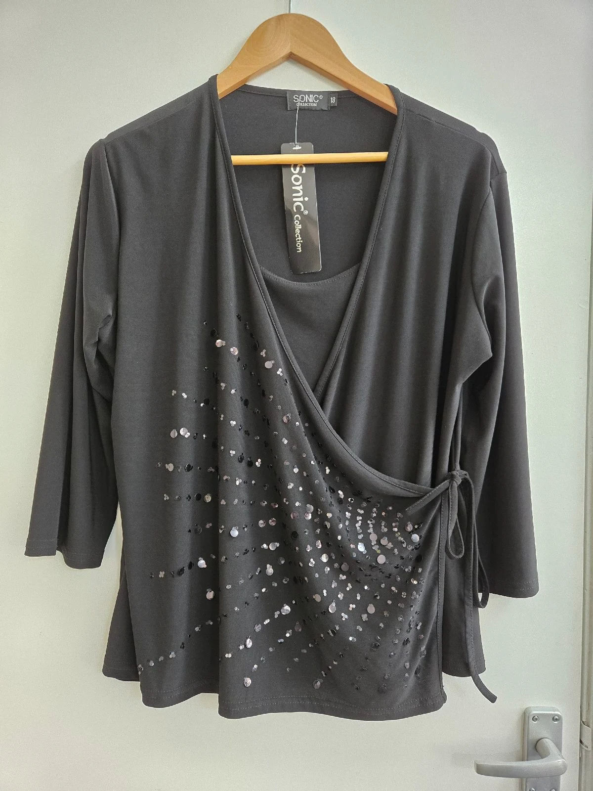 Bnwt Sonic Collection Black Sequin Embellished Faux Wrap y2k glitz top - Size 18
