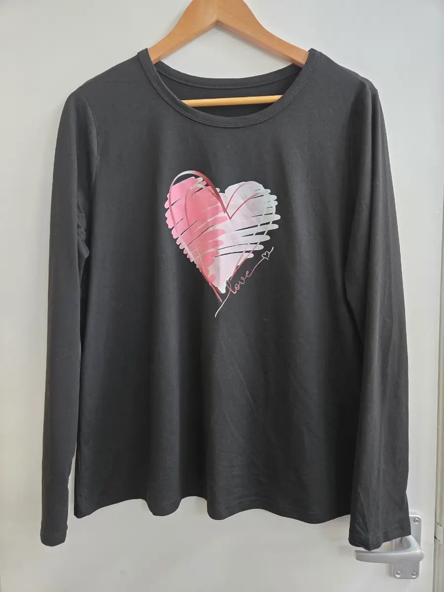 Shein Womens Casual Long Sleeve Sketched Heart Print Crewneck Top - Size 16
