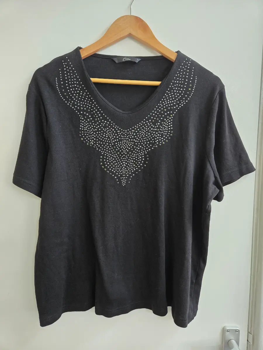 Bm Casual Black Rhinestone Studded V neck Tshirt Blouse - Size large 18