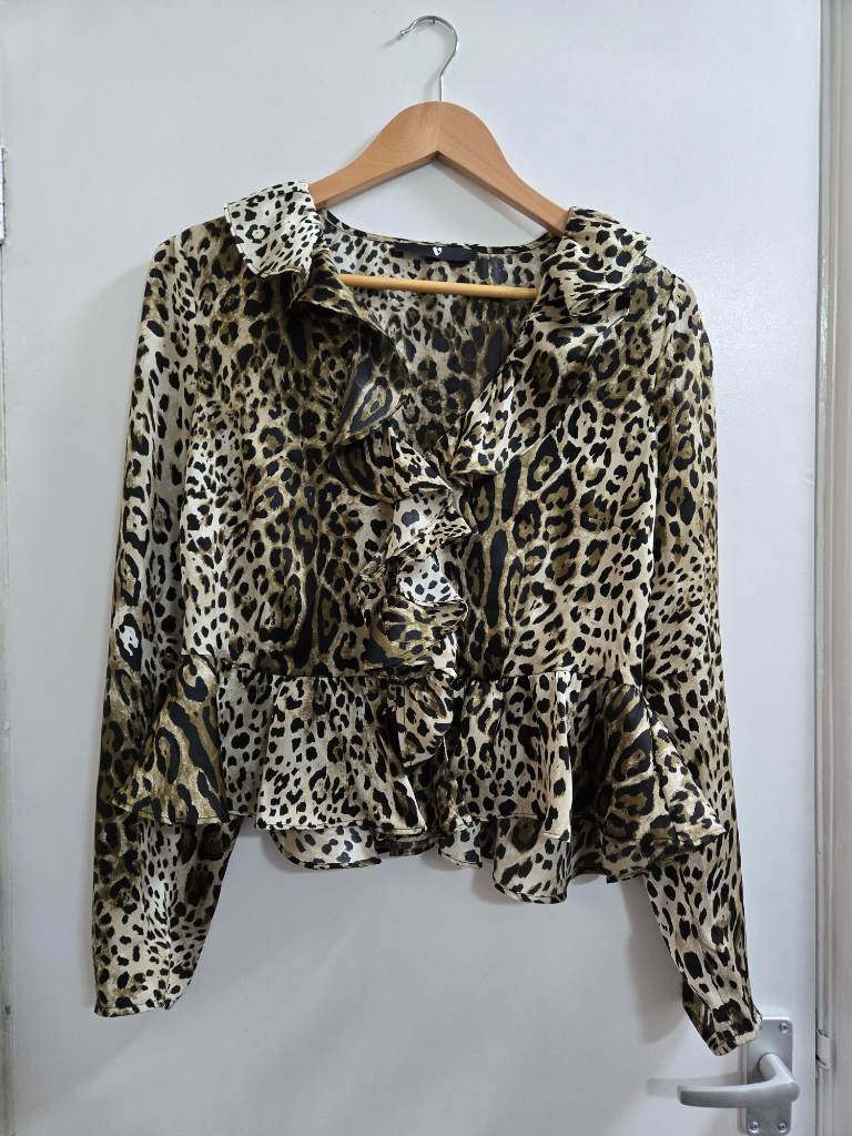 V by Very - Size 12 - Satin feel - Cropped - Ruffle - Peplum - mod wife aesthetic - blouse