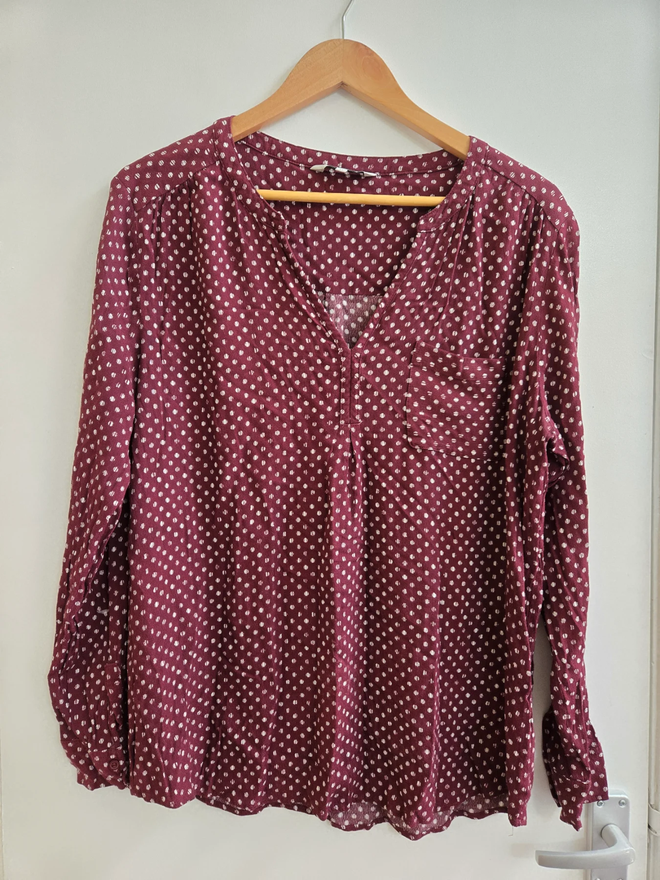 Jasper conran burgundy polka dot henley style blouse - size 16