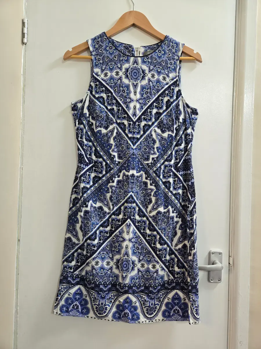 Oasis blue and white Mediterranean tile print sleeveles shift dress - size 14
