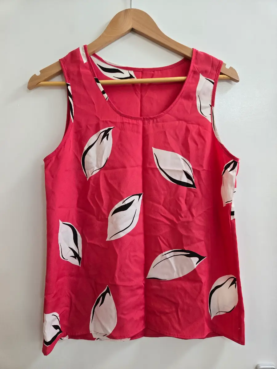 Vintage - St Michaels - Size 12 - 80s/90s era - Retro - Vibrant fuschia shell top