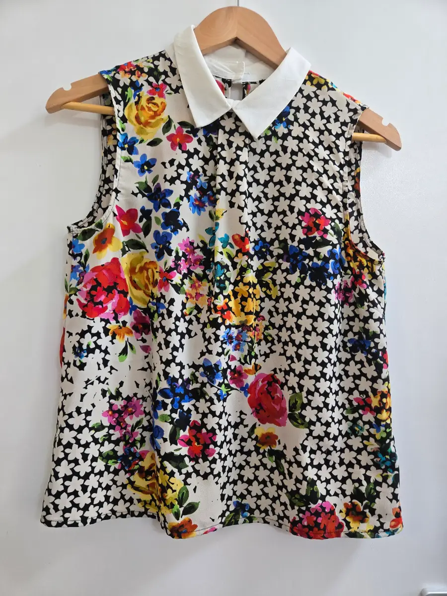 Atmosphere - Size 10 - whimsigoth - mod revival - sleeveless tank blouse