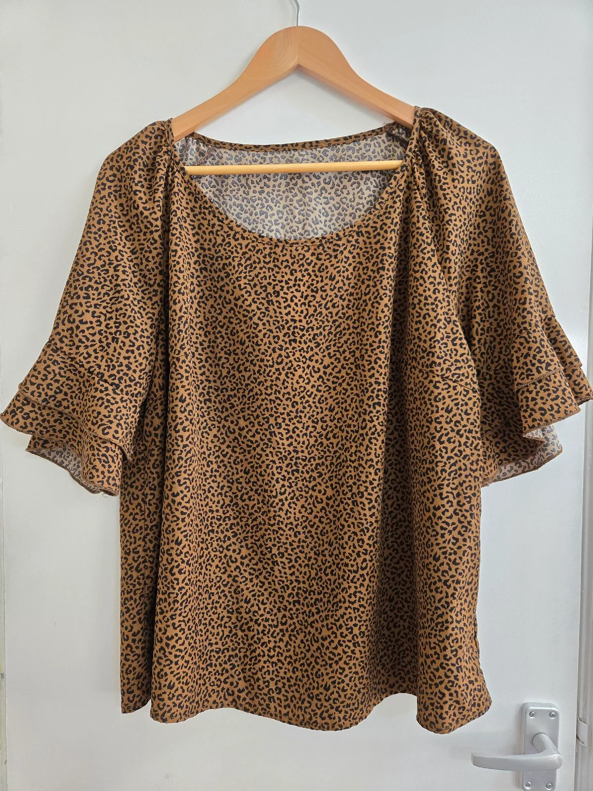 Shein plus size curve leopard print Ruffle sleeve blouse - Size 16