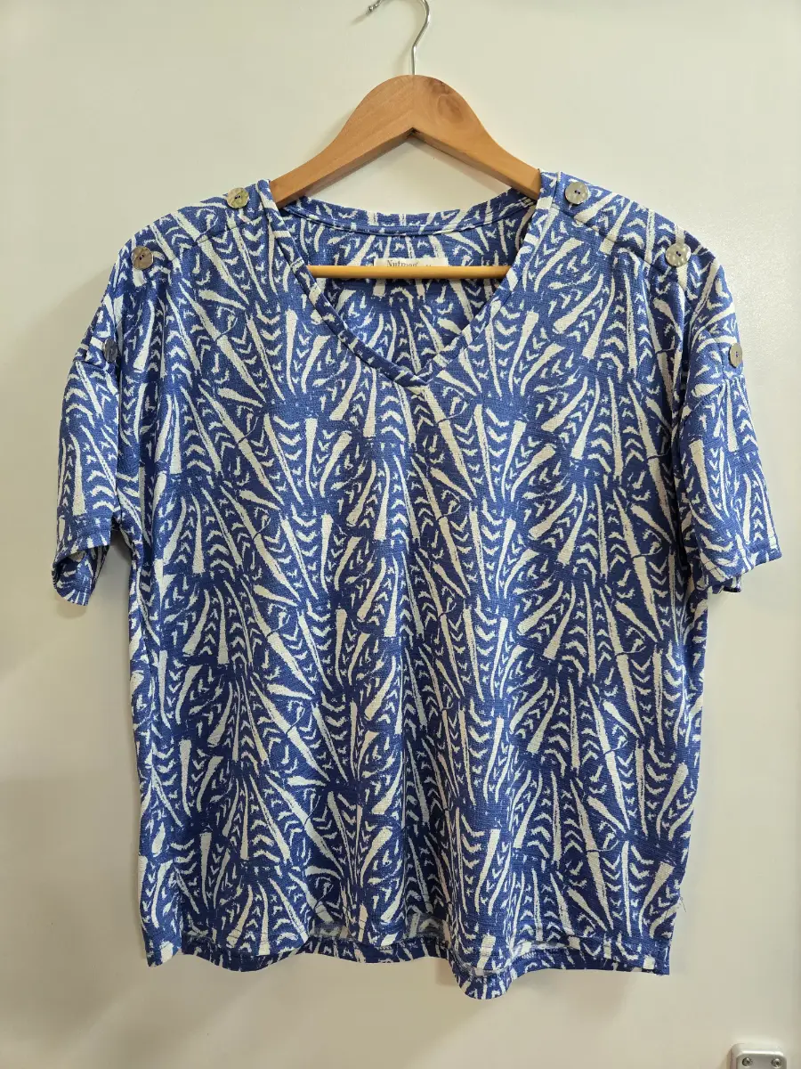 Nutmeg - Size 14 - Mediterranean - Tropical print - Blue & white - Summer top