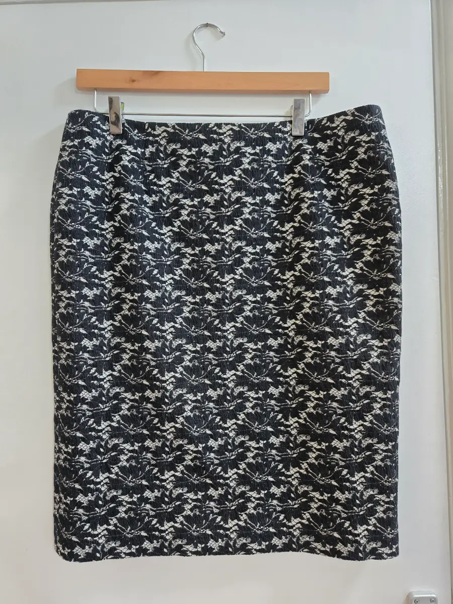 Phase Eight Black & Cream Floral Textured Jacquard Pencil Skirt - Size 16