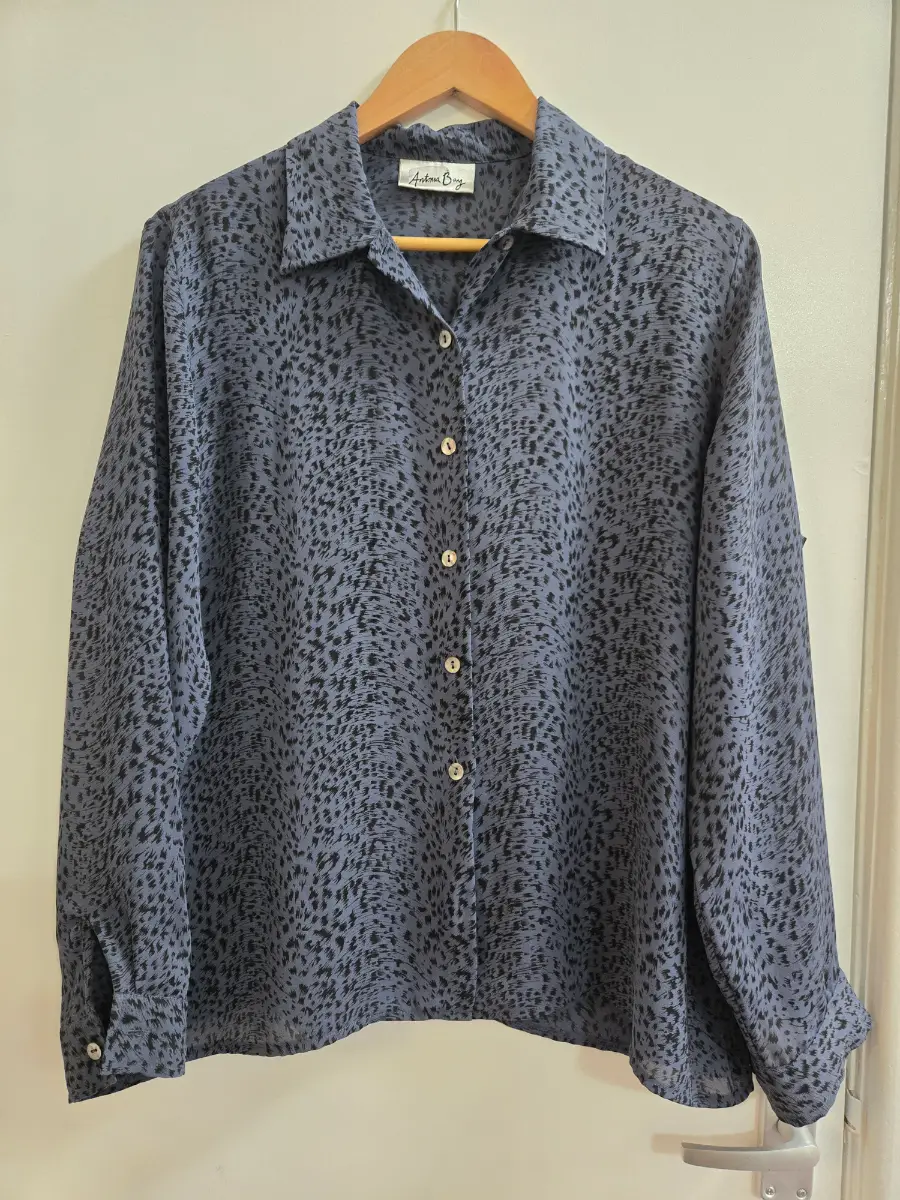 Antoma Bay Blue Leopard Print Button Down Long Sleeve Statement Shirt - Size 18