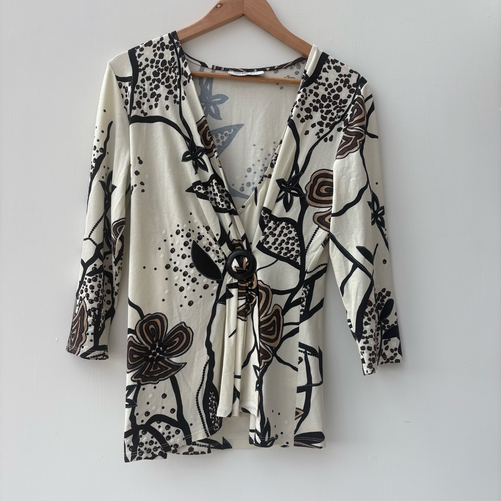 Just Elegance Size 14 3/4 sleeve Monochrome Abstract Floral Top Buckle Detail deep V-Neck