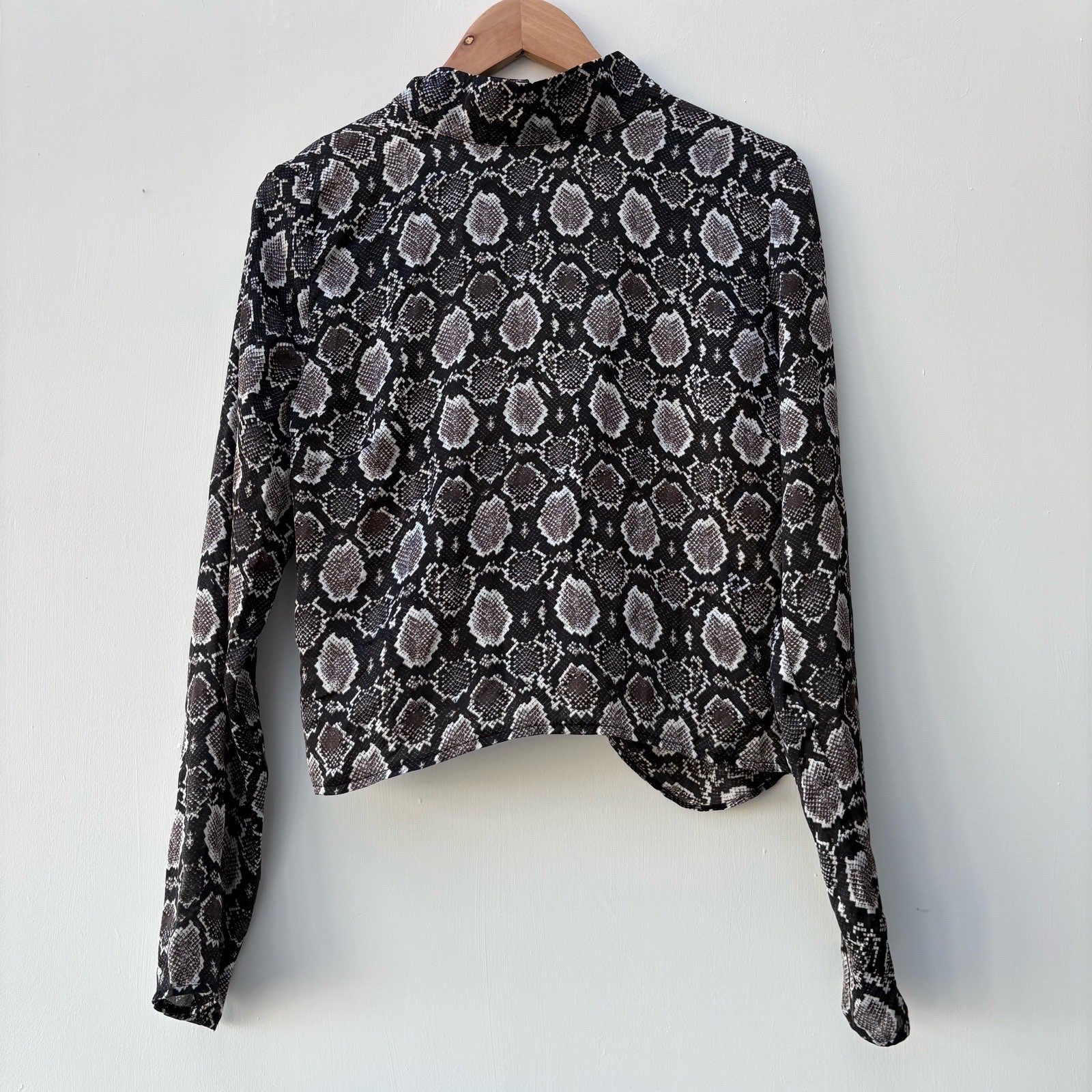 Women's Snake Print Long Sleeve High Neck Top Size 14 clasp neck open back twist detail