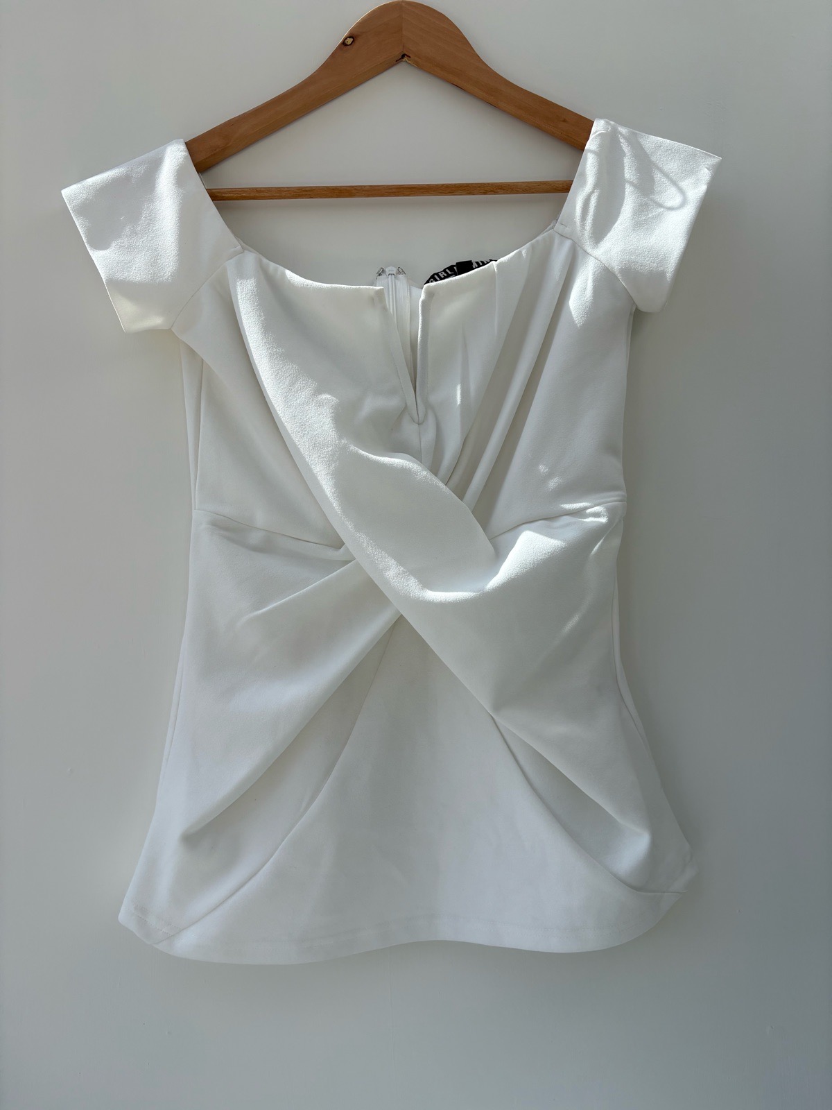 White Cross-Front Twist Short Cap Sleeve Top Size 10 Summer Fitted Blouse Top