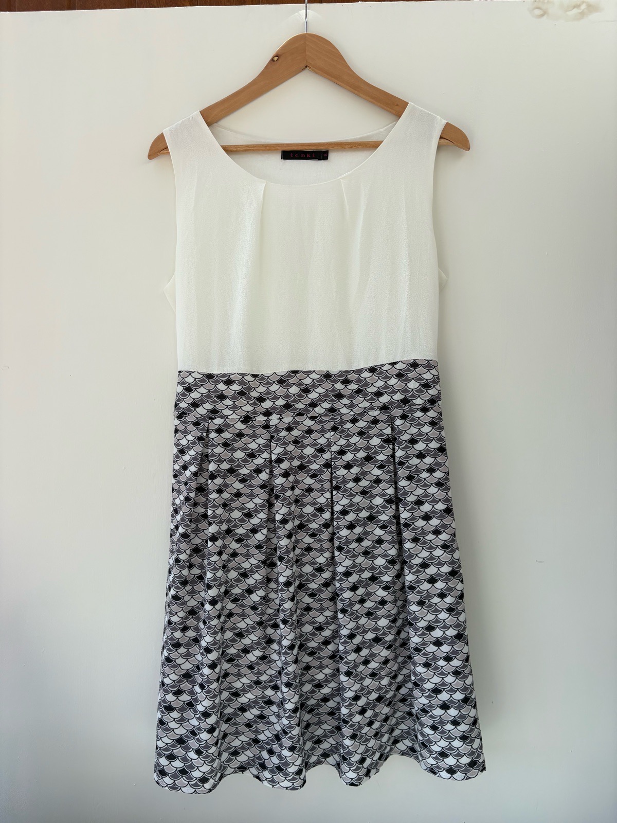 Tenki White & Black Fish Scale Print Sleeveless Fit & Flare Dress Size 14 tie up ba