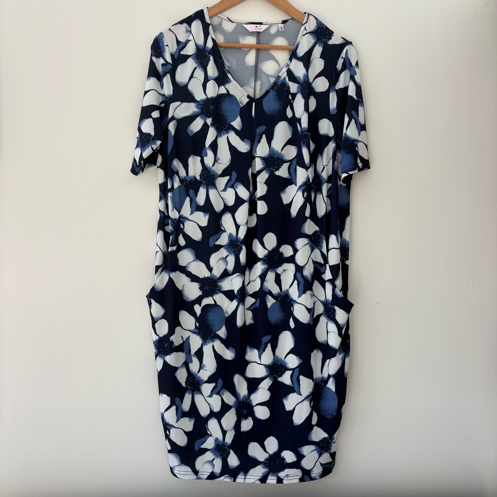Julipa Floral Short Sleeve V-Neck Blue And White With Pocket Shift Dress Size 16
