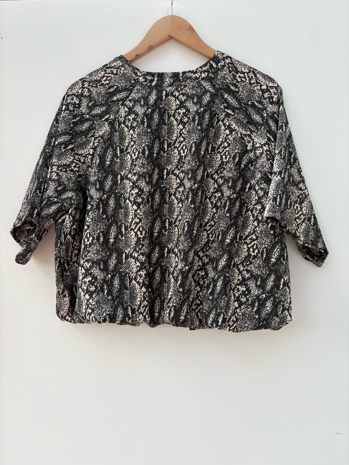 Snake Print Blouse UK 12 Grey & Black Animal Print Short Sleeve Top Oversized elastic hem