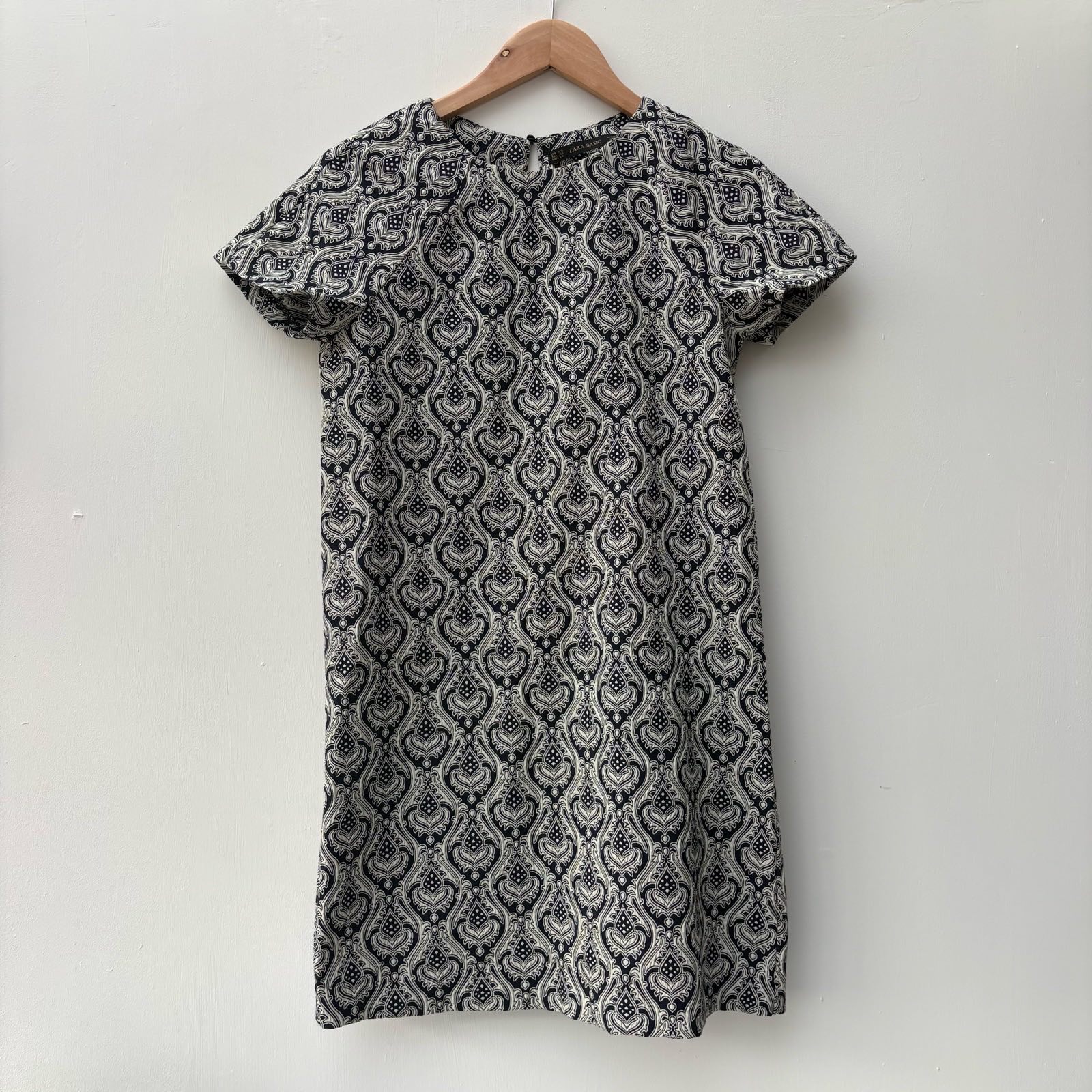 Zara short Black & White Printed Shift Textured Dress 60’s vintage inspired Short Sleeve Size 6-8