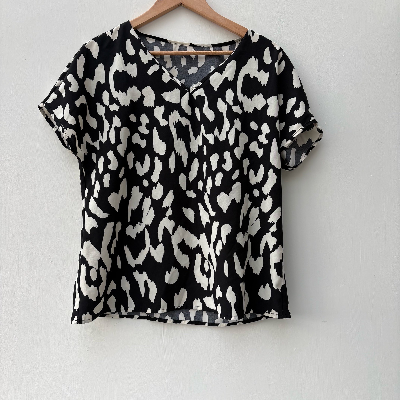 Ladies Size 12-14 Black & White Animal Print V-Neck Blouse Short Sleeve Top summer holiday