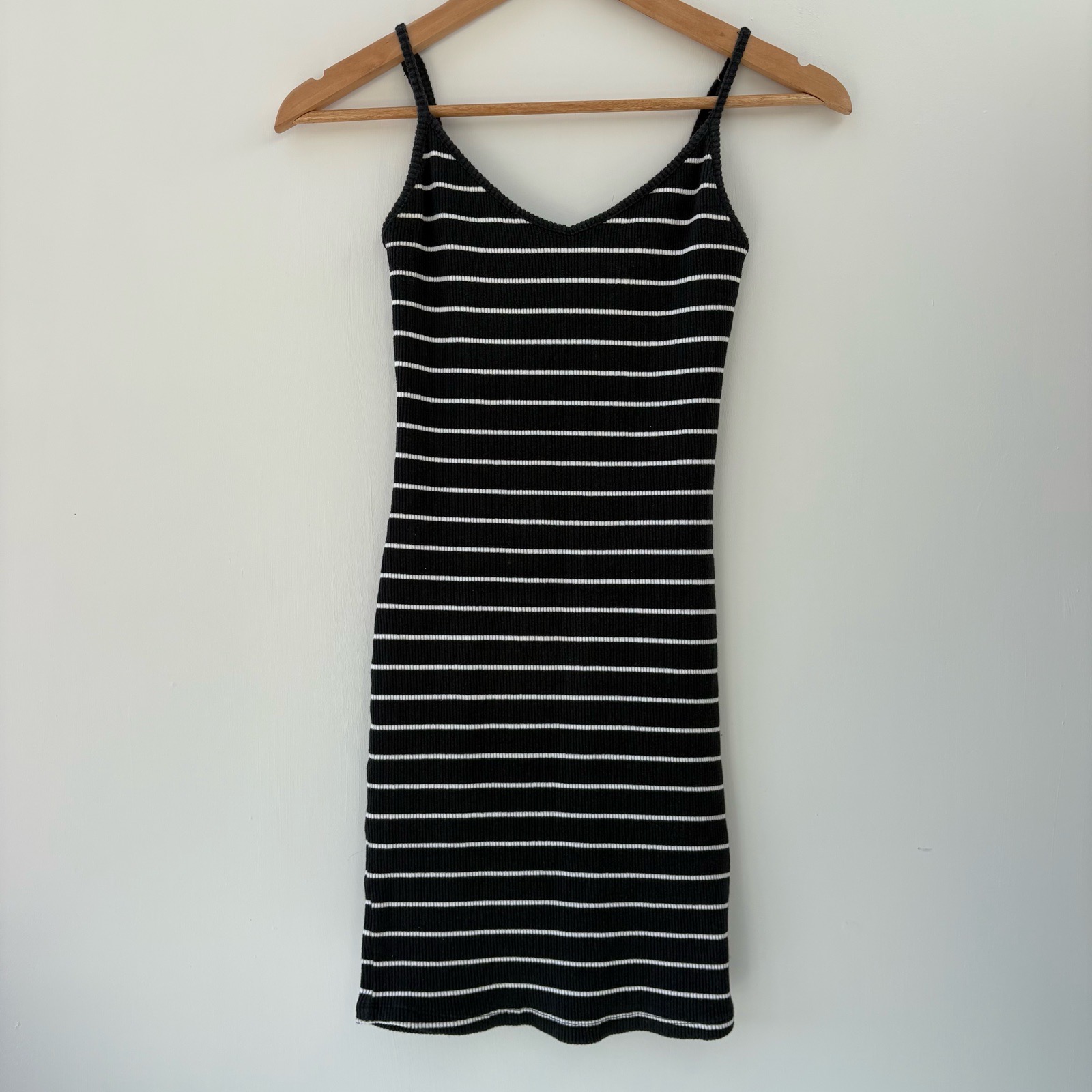 New look Black & White Striped Ribbed stretchy Cami Top/Longline Tank Size 10 adjustable straps