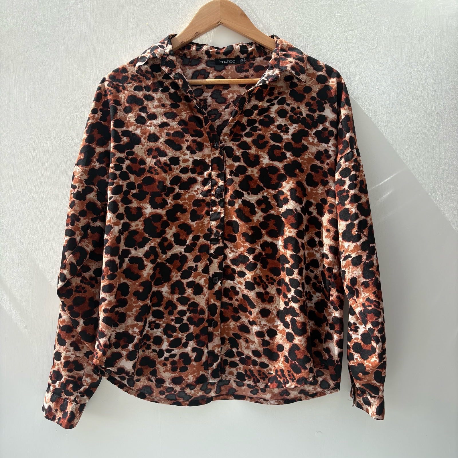 Boohoo Brown Leopard Print Button-Up oversized Shirt Size 8 Long Sleeve Blouse Casual Top