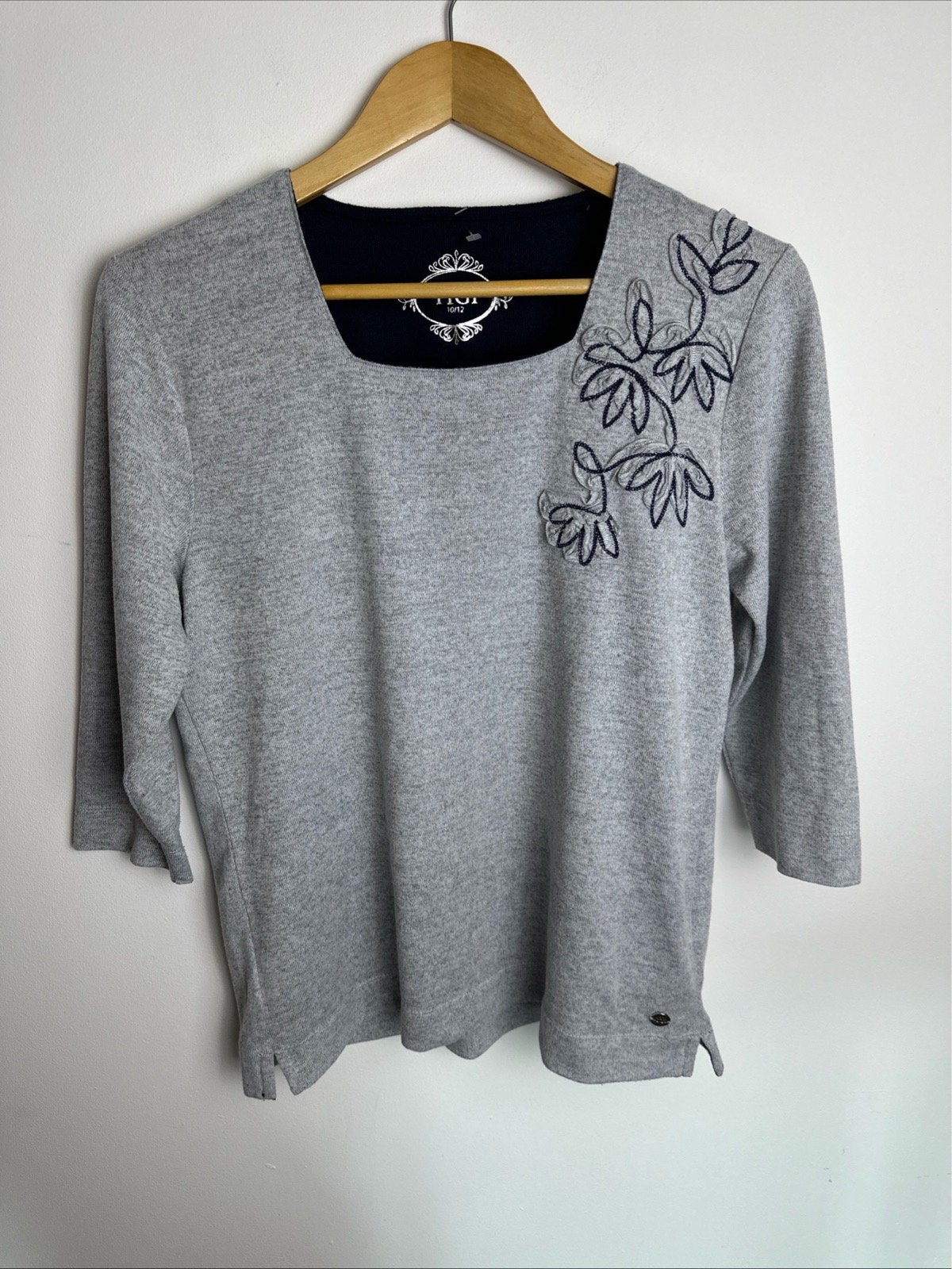 TIGI Women’s Grey Floral Embroidered Jumper Top Size 10/12 3/4 Sleeve
