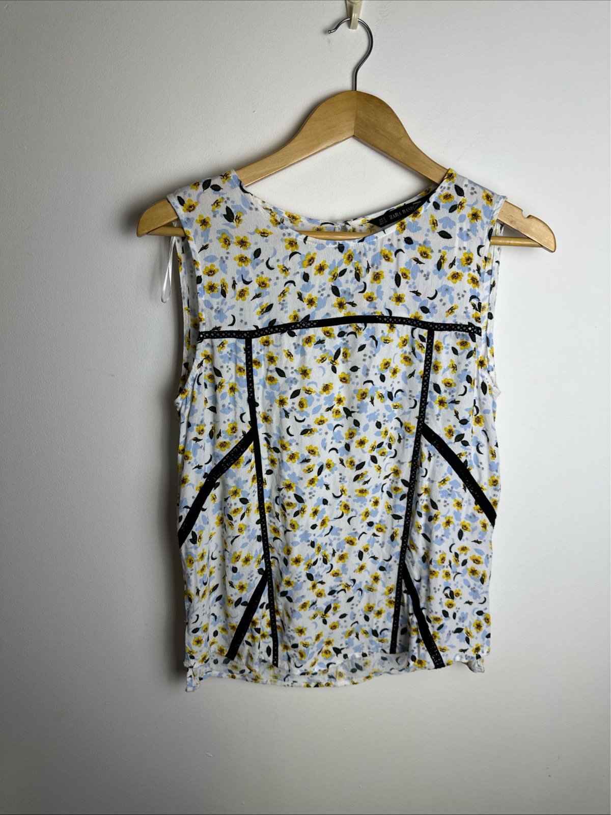 Zara Basic Floral Sleeveless Blouse Top Size S Yellow Blue Black Trim