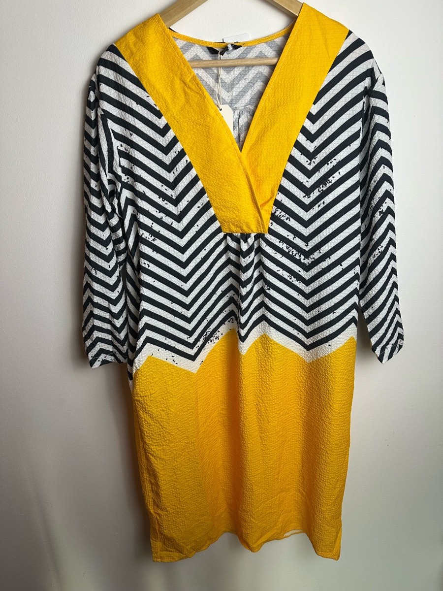 ChalliWear Yellow Black Chevron Print Textured Dress Size M Long Sleeve V Neck