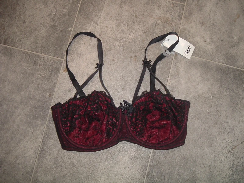 size 32DD bnwt poir moi black cherry hush underwired bra