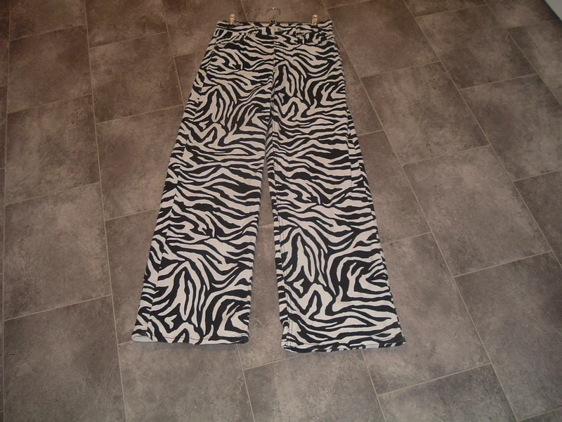 size 10 H&M divided black white bold pattern stretch cotton wide leg jeans