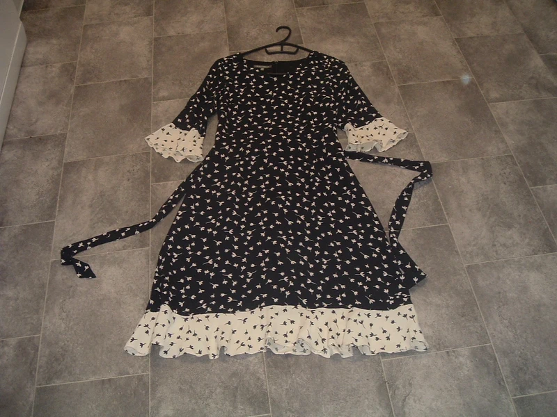 size 8 laura ashley navy cream 3/4 sleeve silky day or occasion dress