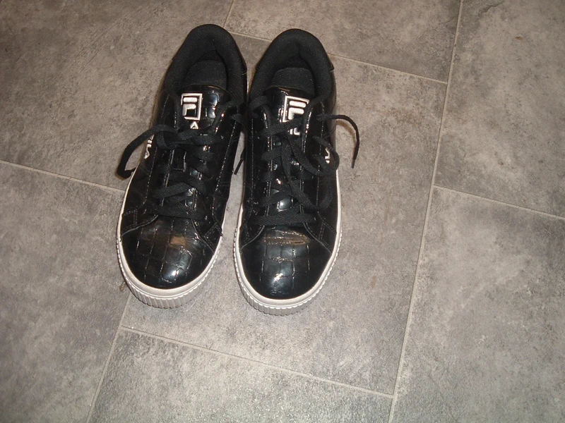 size 4 fila black shiny platform sole trainers
