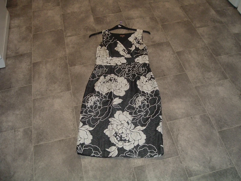 size 10 phase eight black white floral sleeveless wrap occasion dress
