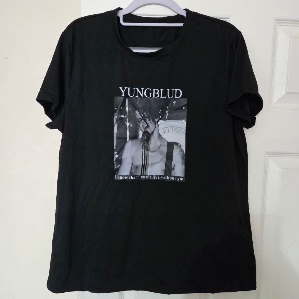 Yungblud t-shirt in large - new