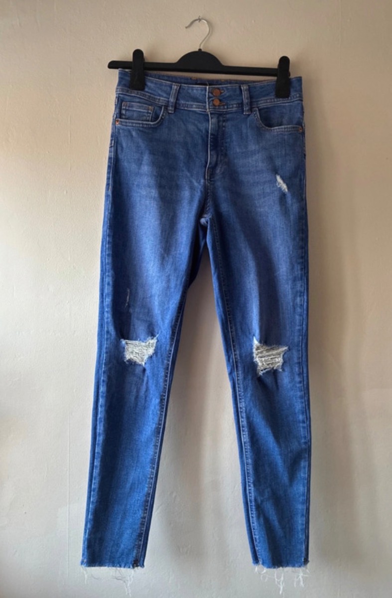 Ripped skinny jeans