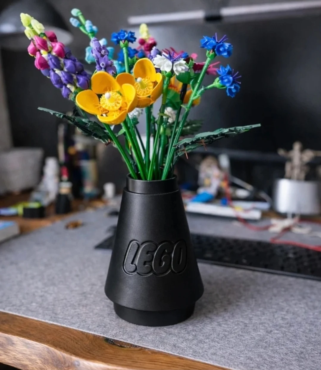 Black lego style vase for artificial Flowers