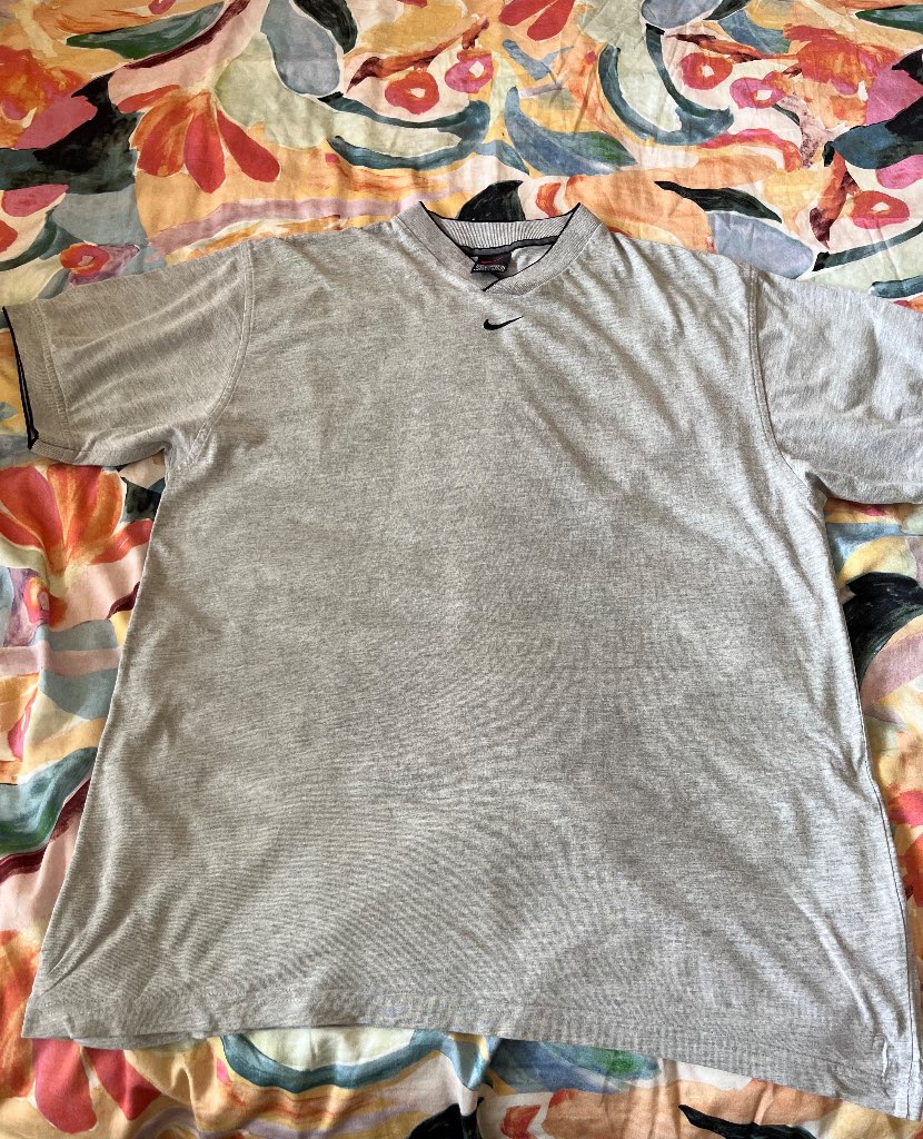Vintage Nike Grey Centre Swoosh V-Neck T-Shirt - Size L