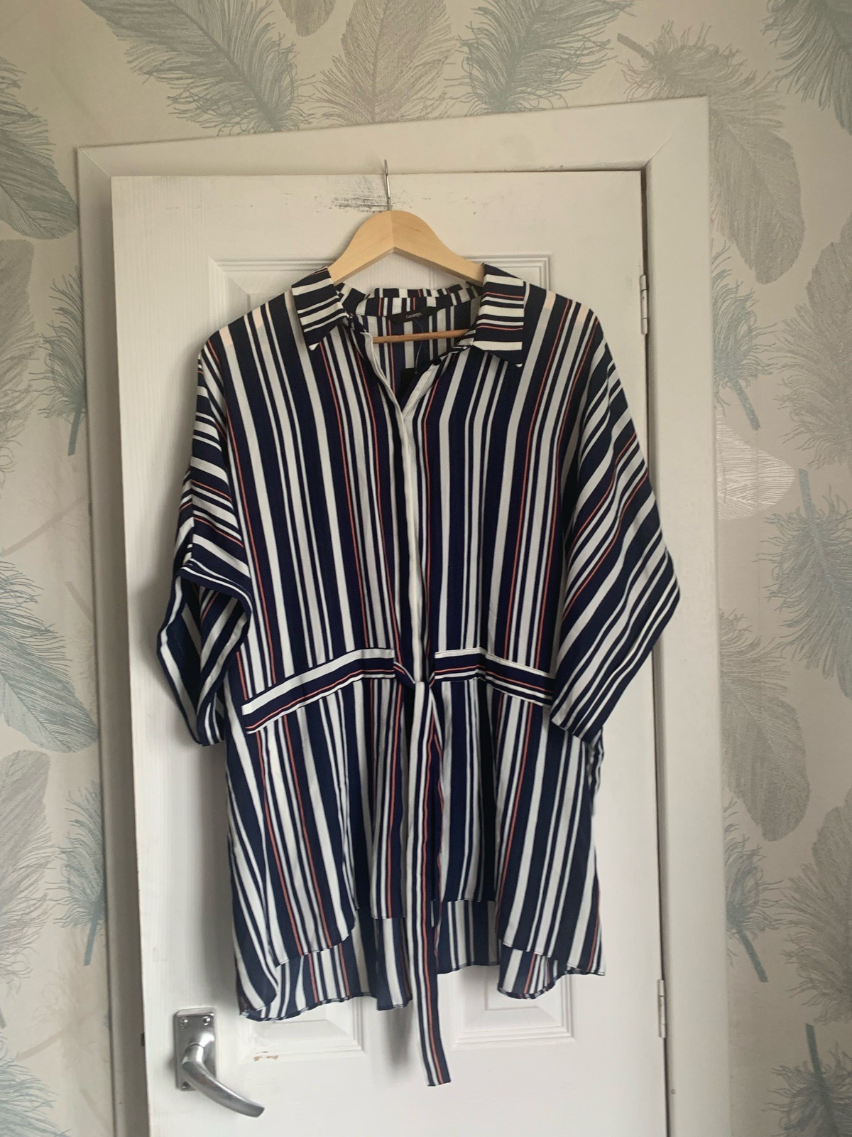 striped short-sleeve shirt featuring a navy, white and red stripe pattern uk 16 NWT