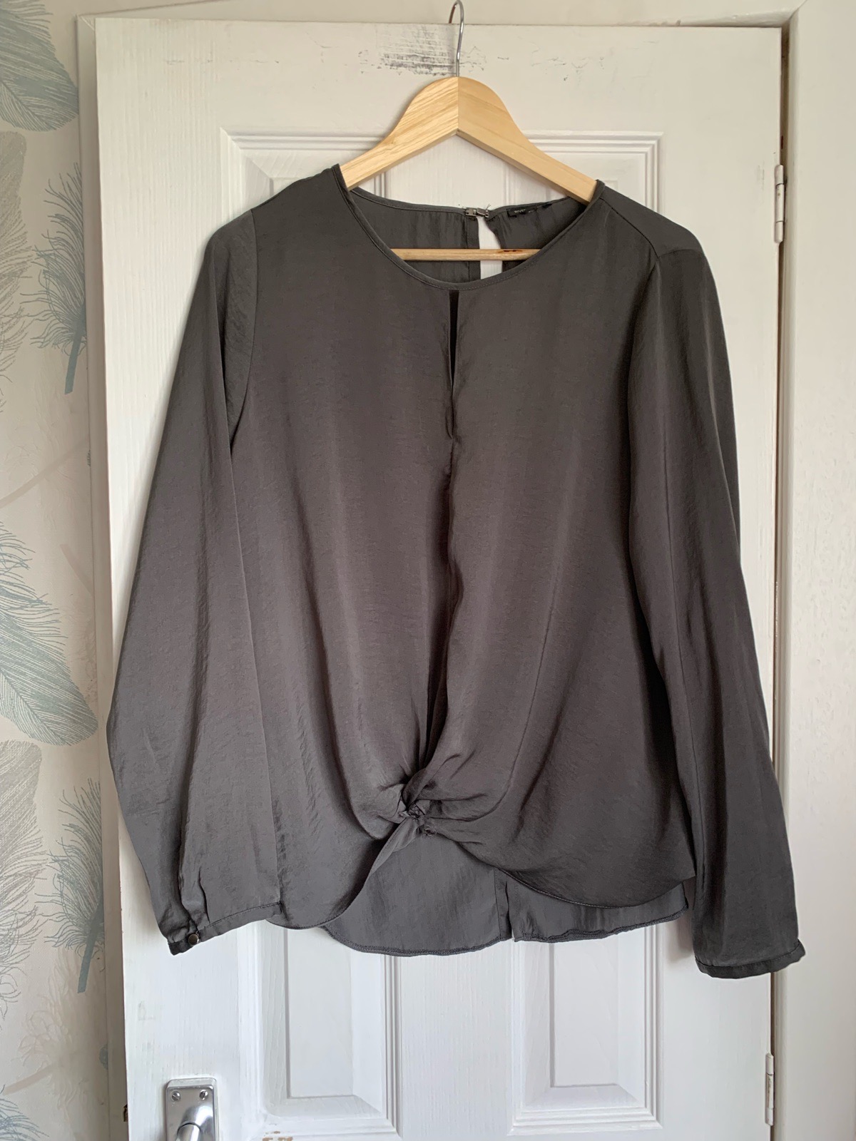 River island dark grey blouse with twist detail at the waist and long, cuffed sleeves.uk 16