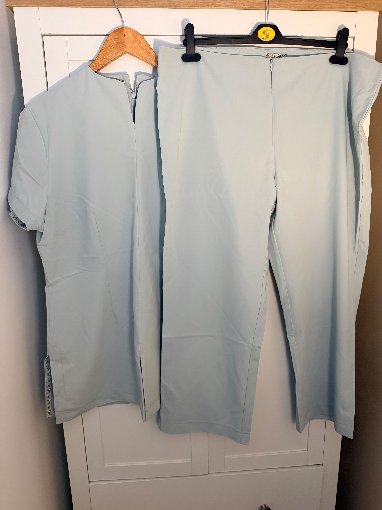 Ladies Size 18 Light Blue Capri Cropped Trousers Tunic Matching Set