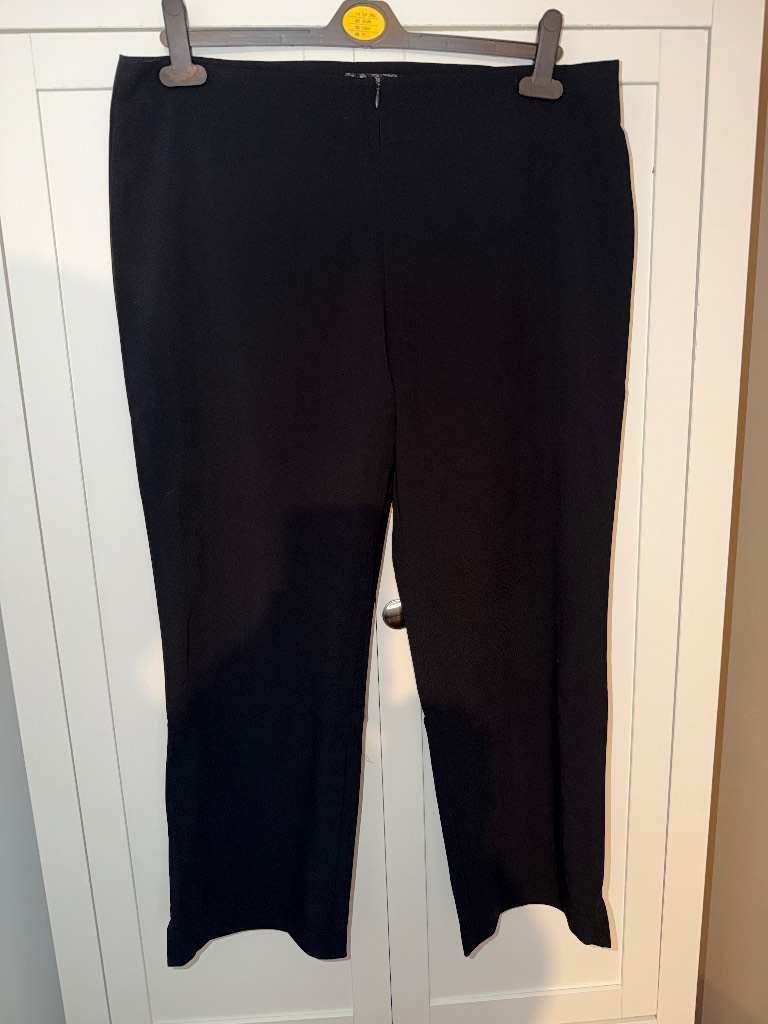 Ladies Size 14 Capri Crop Black Trousers Brand New