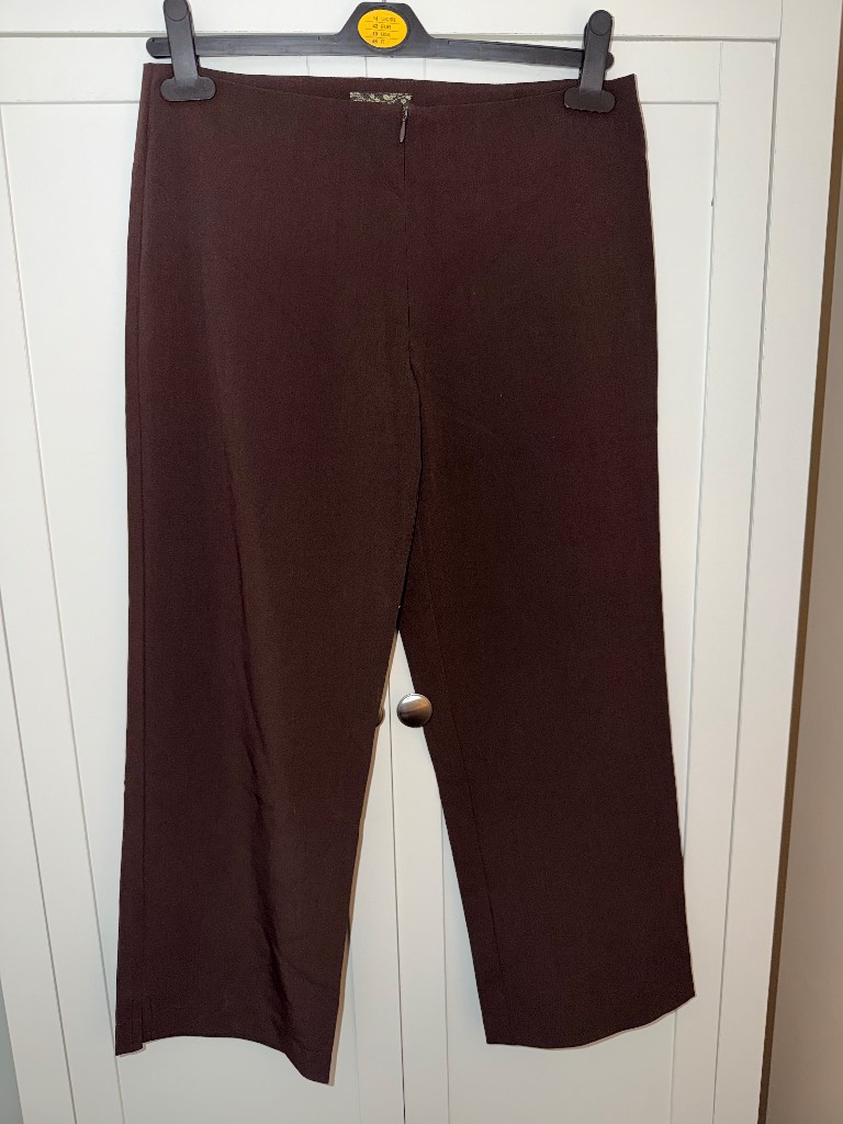 Ladies Size 8 Capri Crop Chocolate Brown Trousers Brand New
