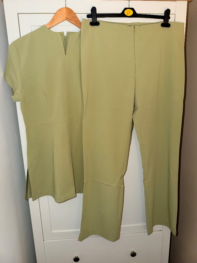 Ladies Size 14 Straight Leg Trouser Tunic Set Sage Green