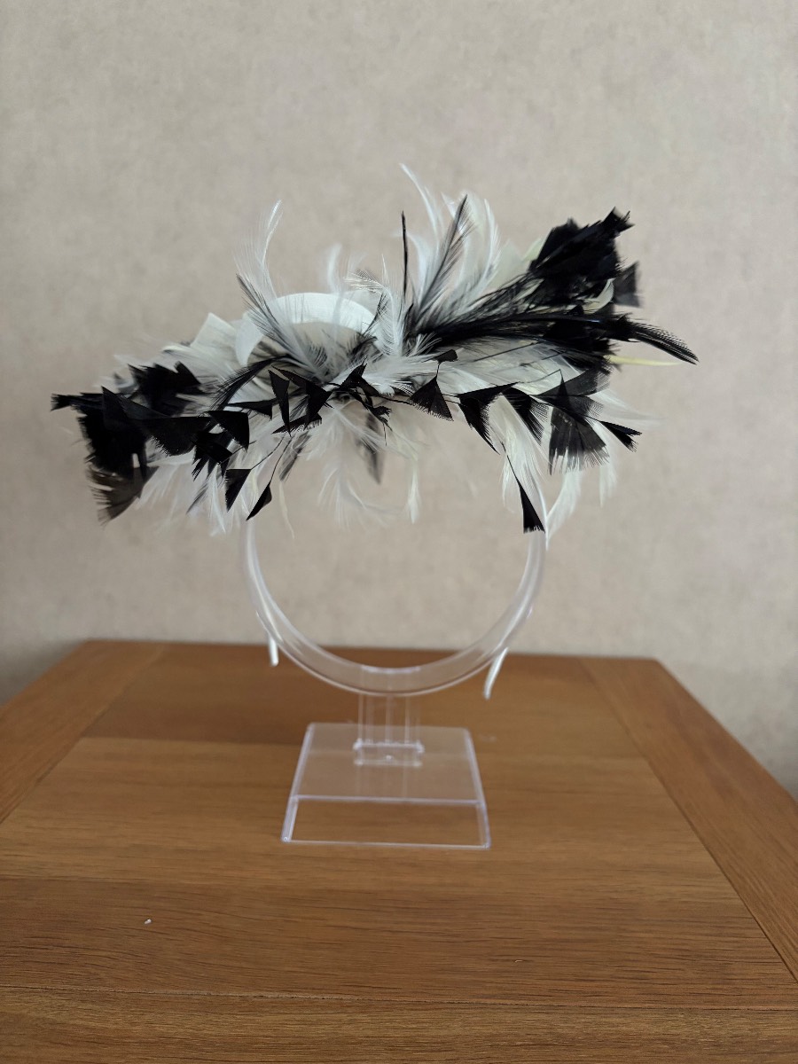 Cream fascinator with black feathers - New