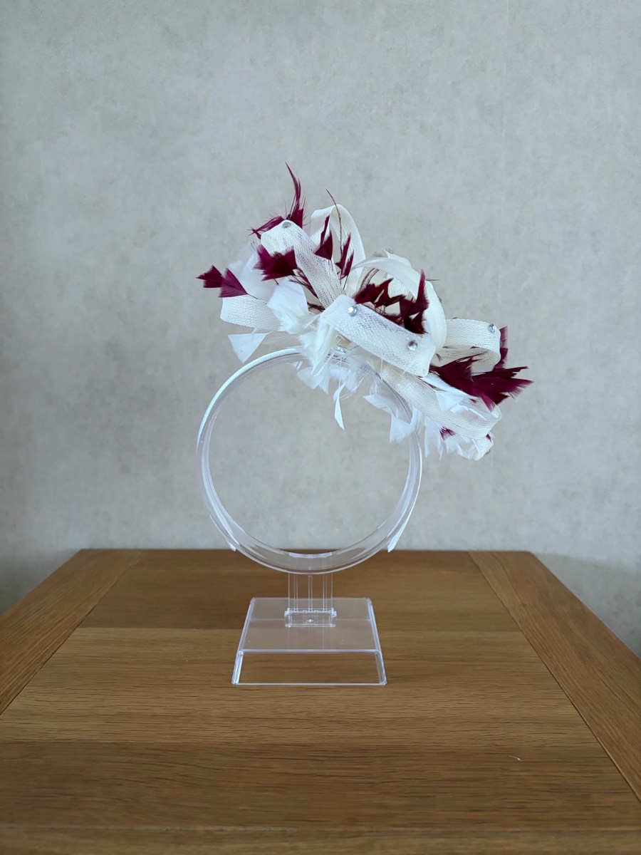 Cream fascinator with burgundy feathers - New