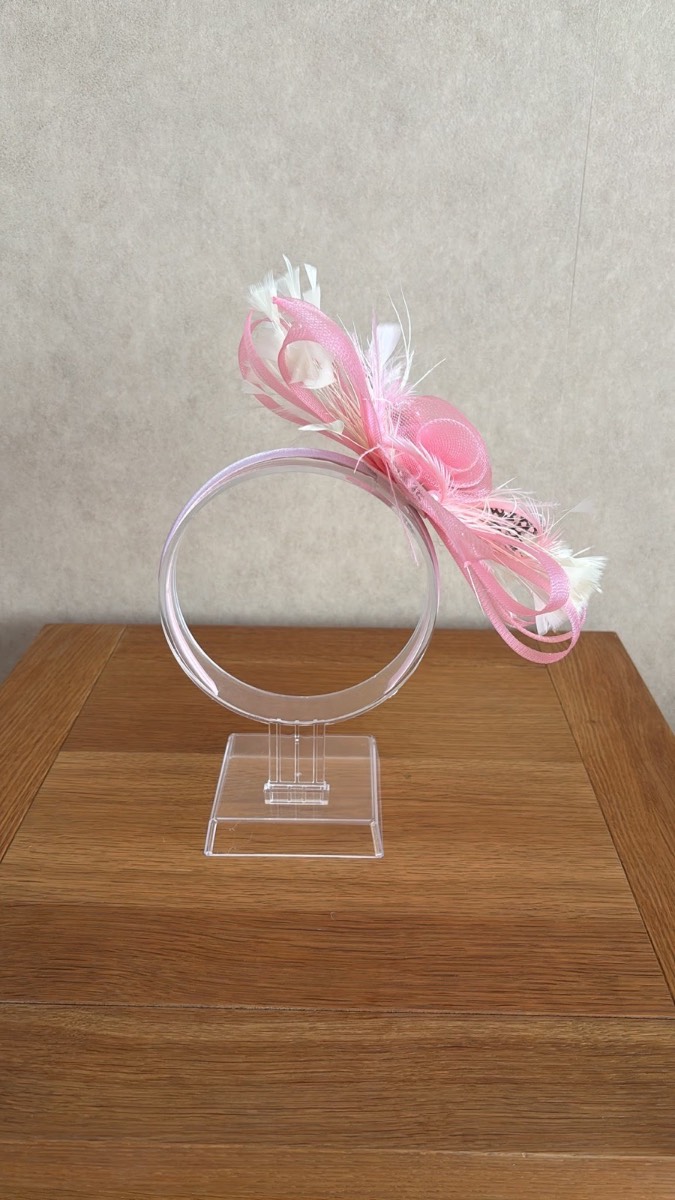 Baby pink fascinator with buttermilk feathers - New
