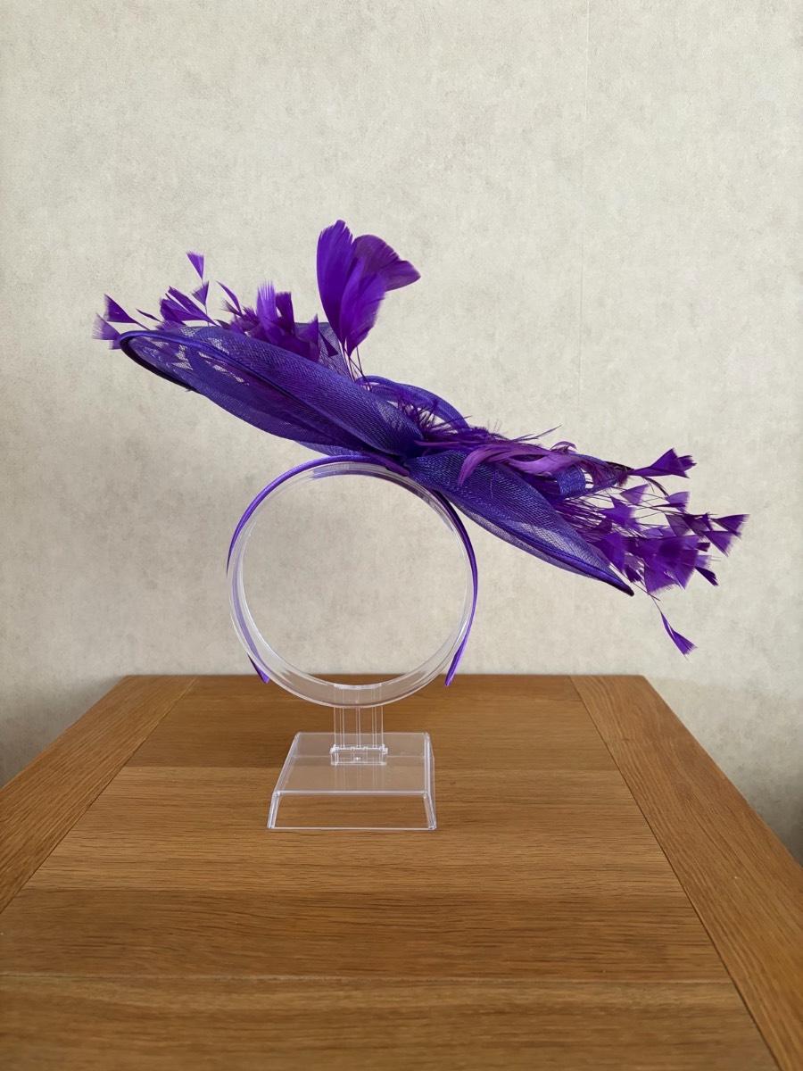 Large purple fascinator with feathers - New