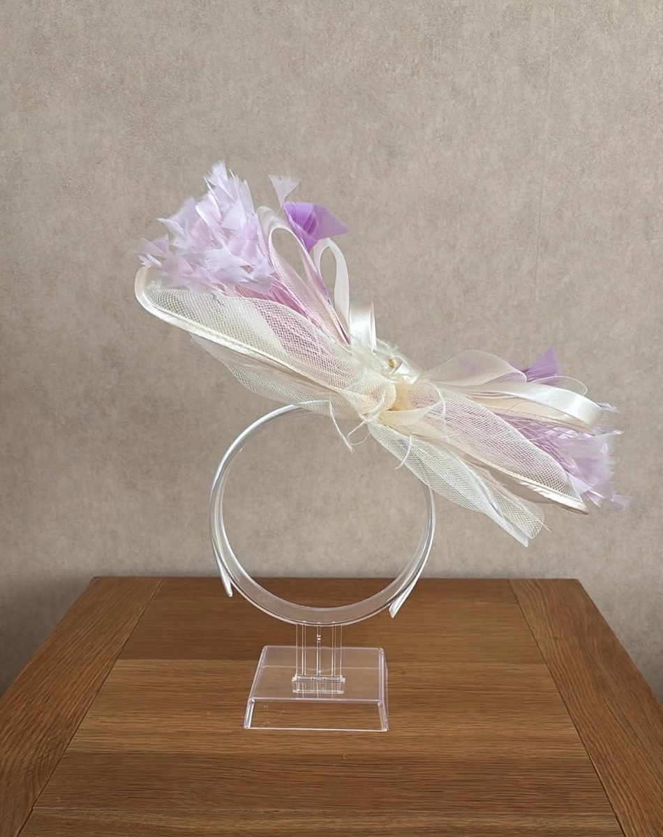 Cream fascinator with lilac feathers - New