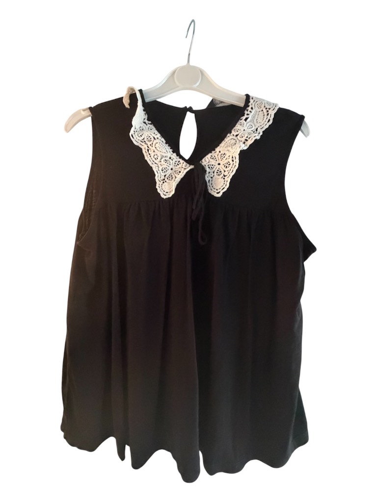 Internacionale Black Sleeveless Blouse with Crochet Collar 🖤