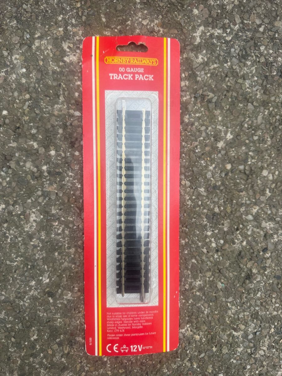 Hornby railway 00 gauge track pack r.338 4x straights New in box
